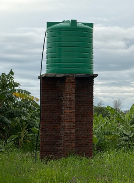 File:Water tower malawi brick 5000l 00.jpg
